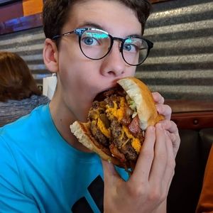 Meet your Posher, Cameron